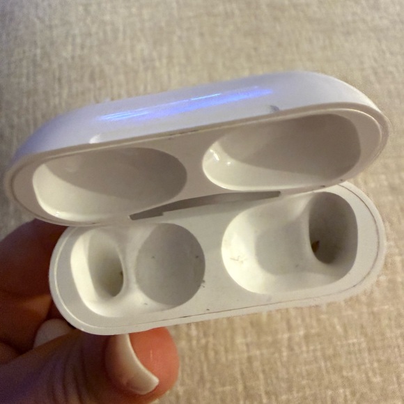 AIRPOD 2 CASE - Picture 2 of 3